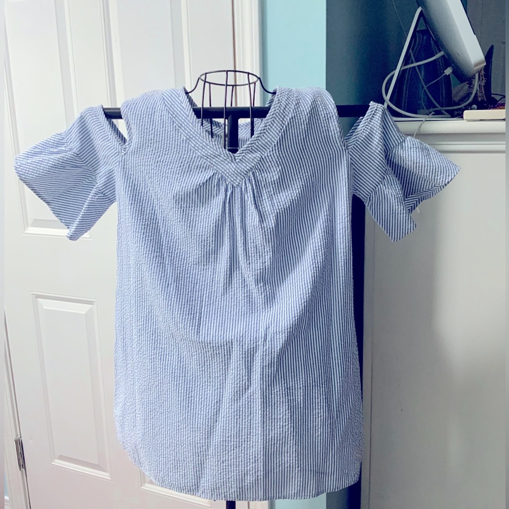 Vanilla Bay seersucker cold shoulder tunic M